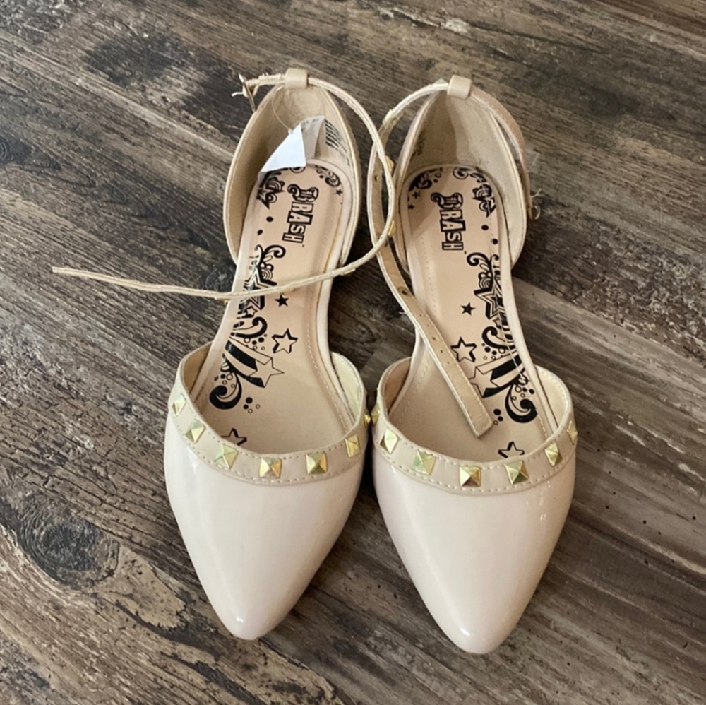 Brash Brand Cream/Nude Flats w/Gold Stud Detail & Buckle Ankle